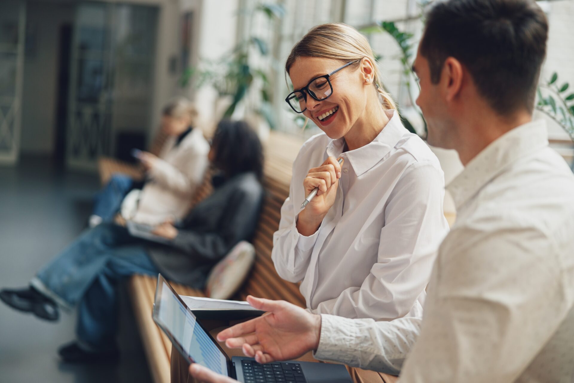 Woman,Office,Worker,Discussing,New,Project,With,Colleague,During,Working